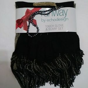 Runway by echodesign Touch Glove and Scarf set